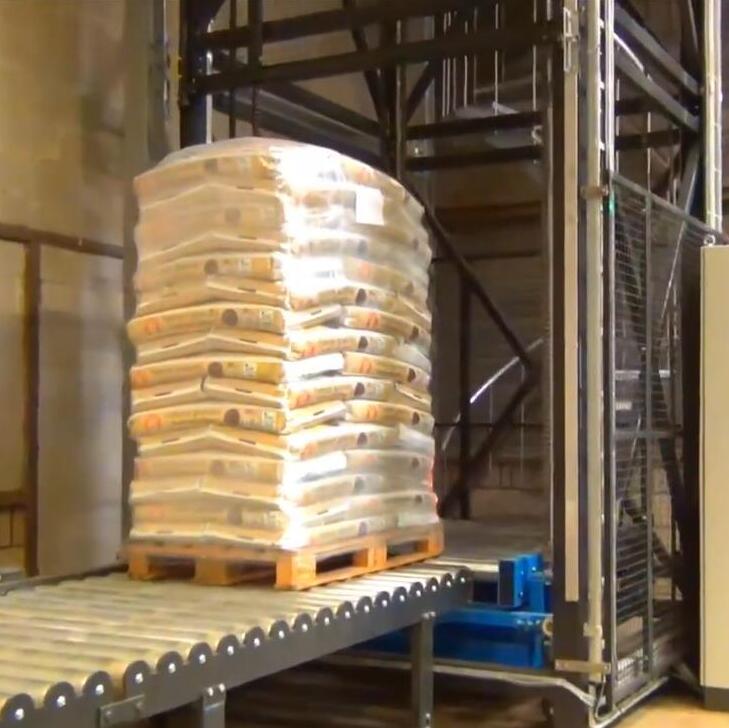 新材料公司配往復式提升機滾筒線